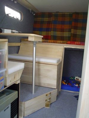 Shelter-Sitzgruppe-Bett.jpg