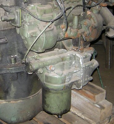 Ölfiltergehäuse am Schlachtmotor.jpg