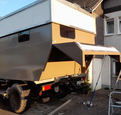 Heckgarage nach unten belüftet.