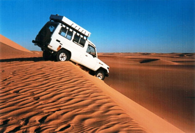 1999 27 Toyo auf Dünengrat.jpg