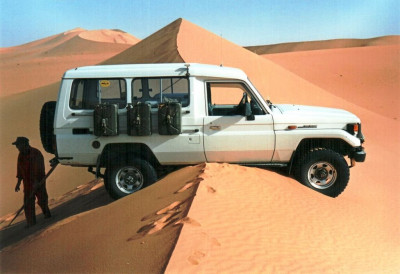 2002 15 Toyo auf Dünengrat.jpg