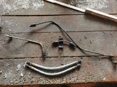 Neue Schläuche Motorbremsleitung.jpg