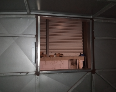 Der Durchgang von Innen mit den Winkeln. Wobei die Winkel im Prinzip nur ein Bauteil sind, dadurch wurden die Ecken auch dicht.