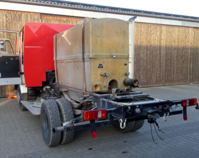 Hier sieht man den Hilfsrahmen mit Wassertank. Der Aufbau war am Heck direkt auf das Fahrgestell geschraubt.