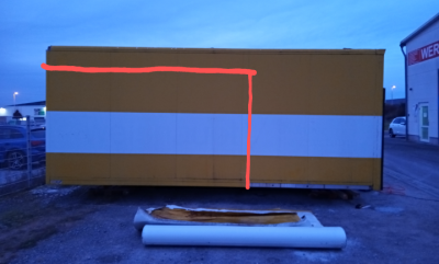 Hier erkennt man was am Ende noch vom Aufbau über bleibt. Aus einer der weggeschnittenen Teile der Seitenwände entsteht due neue Rückwand