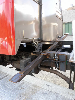 Federlagerung mit 8cm Federweg auf 3,5m Koffer lassen 65cm Unebenheiten zu