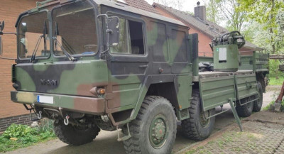 KAT_8x8_mit_Kran_4_ab.jpg