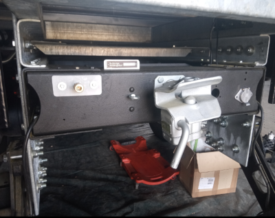 Für den Druckluftstecker gibts noch eine Schutzkappe, sonst währe dieser nach der ersten Fahrt wahrscheinlich nicht mehr zu gebrauchen