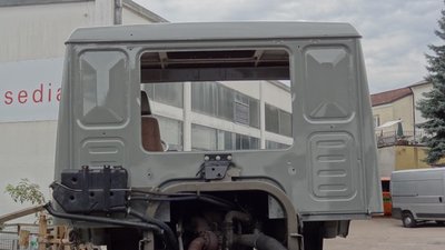 Mit Panoramaheckscheibe