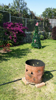 Heiligabend zwischen Weihnachtsbaum und Feuertonne