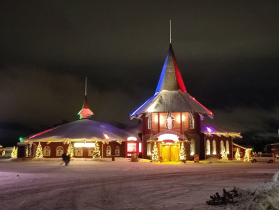 14024 Christmas Village.jpg