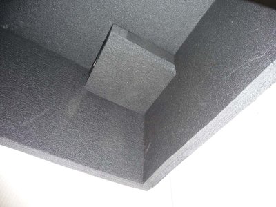 20 mm PE an der Wand im Deckenkasten. 40 mm um das Containerlock herum
