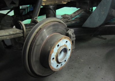 Die abgefahrenen Bremsscheiben bei meinem Crafter in der VW-Werkstatt von Viseu.