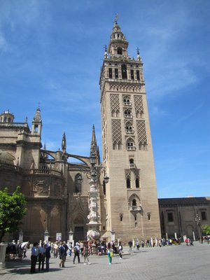 Ehemaliges Minarett von Sevilla - mittlerweile mit Glocken als Kirchturm genutzt