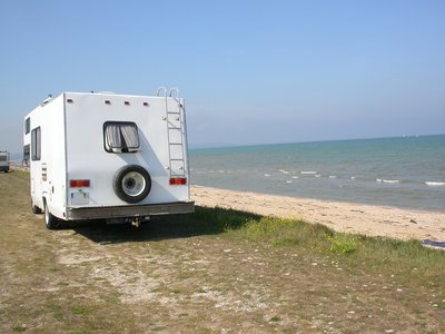 Keine Campe keine Nachbarn, nur Wind Wellen und Karnickel dazwischen, meine Kinder :-)