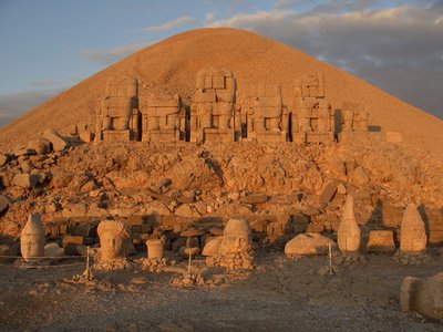 Nemrut Dagi Ostseite.jpg