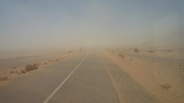 der Wind spielt mit dem Sand