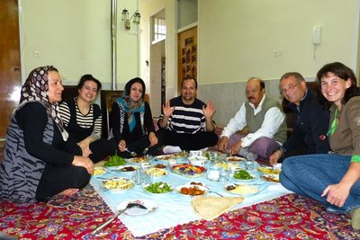 iranische Gastfreundschaft bei unserer Familie in Shahreza.JPG
