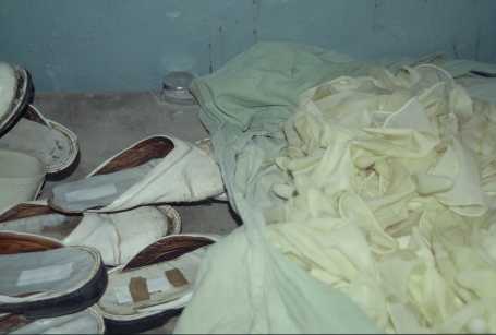 Die zur Wäsche für die Wiederverwendung anstehenden OP-Handschuhe in Gondar/Äthiopien, einem der besseren Häuser des Kontinents