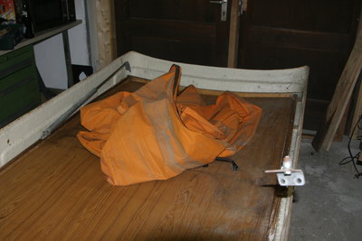 Zeltstoff-raus.JPG