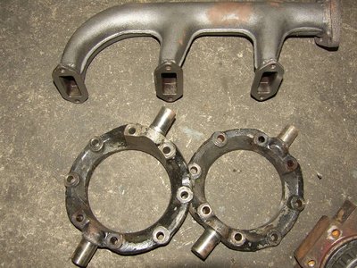 Achsschenkelträger und Krümmer rechts.jpg