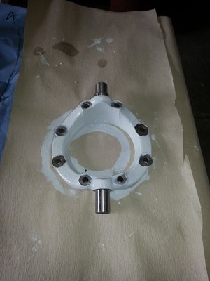 und mit Rostschutzfarbe behandelt