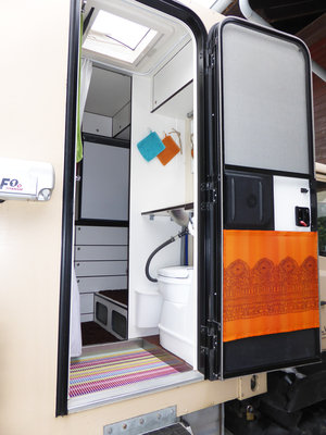 wohnmobil_selbstausbau_Eingang_Bad_P1000190_r.jpg