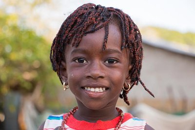 2014 mantoco Weltreise Senegal Casamance Elinkine Maedchen.jpg