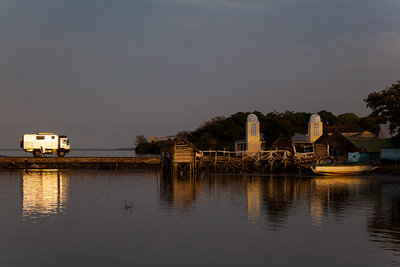 2014 mantoco Weltreise Gambia Tendaba Abendstimmung am Gambiariver Uebernachtungsplatz.jpg