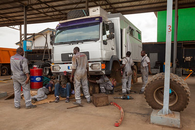 2015 mantoco Weltreise Ghana Atlantikkueste Tema MAN Werkstatt.jpg