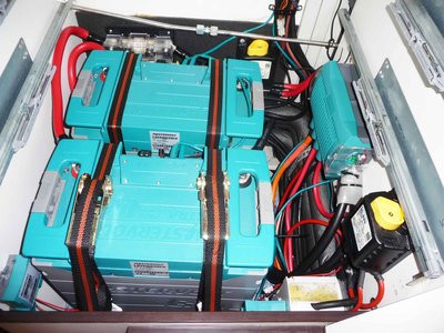 wohnmobil_selbstausbau_Elektrik_erneut_optimiert_m_Lithium_Ionen_Batt_o_r.jpg