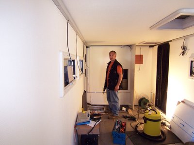wohnmobil-selbstausbau_bau_durchstieg_schiebetür.JPG
