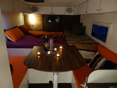 wohnmobil_selbstausbau_Innenansicht_Nacht_P1000266_r.jpg