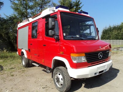 Kommunalfahrzeuge-FeuerwehrautoMERCEDES-BENZ-Vario-816-D-4x4---1_big--15090314502389884600 (1).jpg