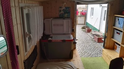 der Kühlschrank. auf den ersten Touren stand dort ein echter Kühlschrank...hat sich nicht bewährt