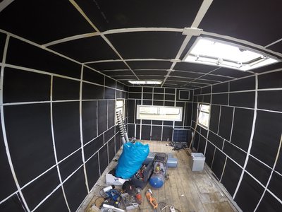 Die krummen Streben kommen von der GoPro-Optik