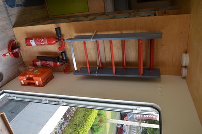 Leiterhalterung+Feuerlöscher+1Hilfekasten+Rauchmelder -&gt; Safty Ecke ;-)
