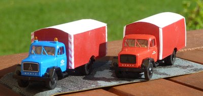 links eckiger Kasten, Tonnendach, 2,50m breit 5m lang<br />rechts leicht runder Kasten, 2,40m breit (unten), 5m lang