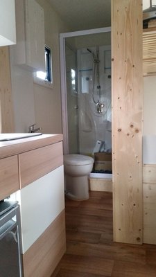13 Bad Küche Bett.jpg