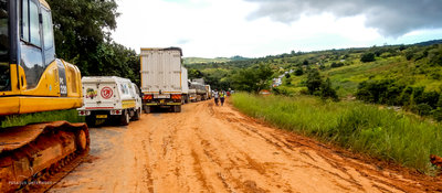 20170407 1046 Strasse DSCN2657-Bearbeitet M1 zwischen Mzuzu und Chiweta.jpg