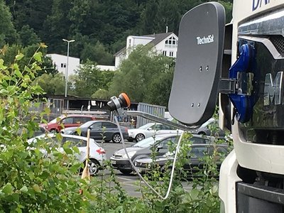 Gadget des Tages, Saugeber als Montagebasis für SAT-Schüssel.jpg