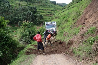 DX6A0831+Lake Bunyonyi .jpg