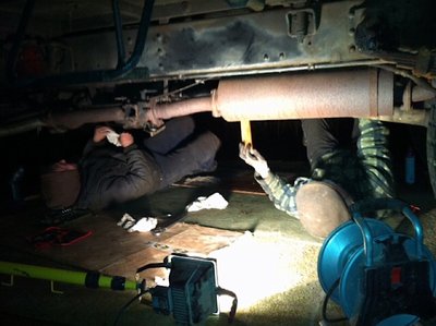 tagelang mit den warmen Sachen draussen unterm LKW....