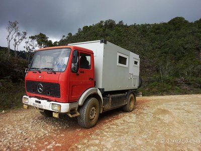 Fahrgestell mit Shelter-Rahmen ab März zum Verkauf. MB 1019AF