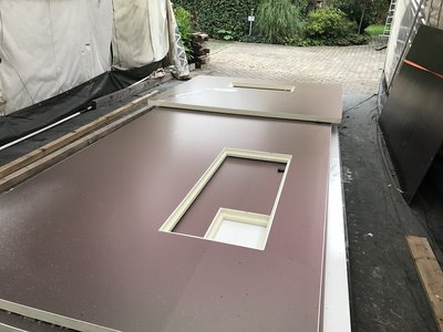folierte Sandwichplatten mit Ausschnitten für innenliegende Fenster
