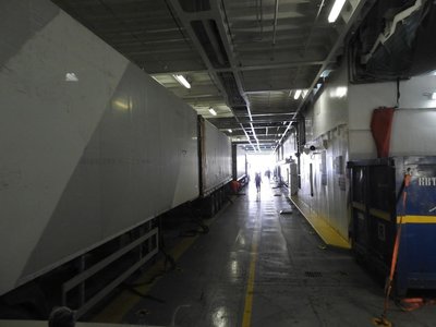 Rueckwaerts-rein-in-den-Kahn.jpg