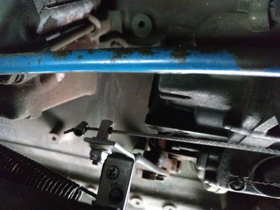 Befestigung an der Anlenkung des Gashebels an der Einspritzpumpe,<br />Wichtig: 10-15mm Luft am Drahtseil lassen, damit die Motordrossel funktioniert!