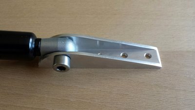 Halter Flügel fertig gebohrt.jpg