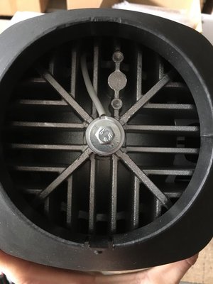 Sensor (in der Mitte des Wärmetauschers)