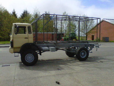 Checking the brackets and marking up for the holes. Also checking if i like the proportions compared to the truck and think it works out great.